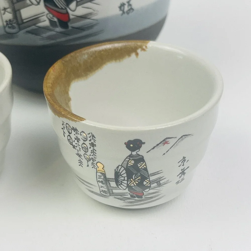 Tokkuri Sake‎ Bottle and Ochoko Sake Tea Cup Handpainted Geisha Design